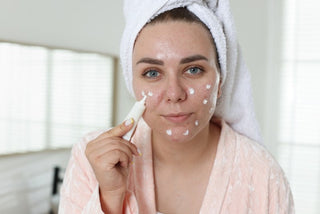 Ce înseamnă cosmetice non-comedogenice și cum le alegi corect