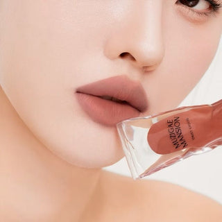 OBJET LIQUID 028 MANIA - Lip Tint Cu Textura Usoara Cu Finish Mat Si Blurat - skinseen.ro