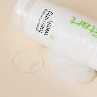 BREAKOUT CLEARING FOAMING WASH - Gel De Curatare Cu Acid Salicilic - skinseen.ro